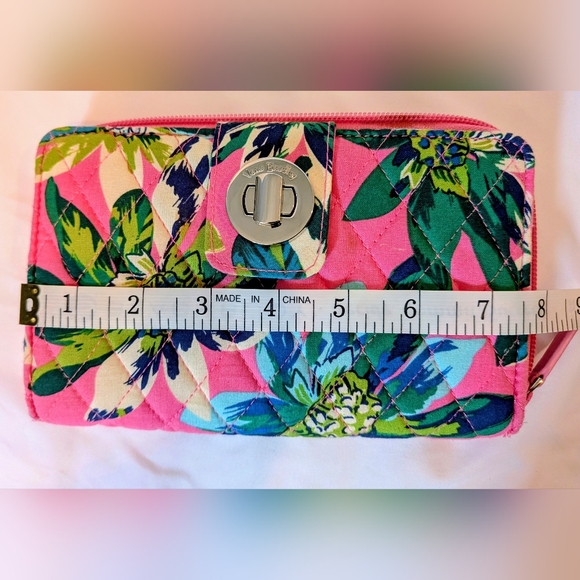 NWOT Vera Bradley Pink and Green Tropical Floral Turnkey Wallet. - Picture 8 of 13